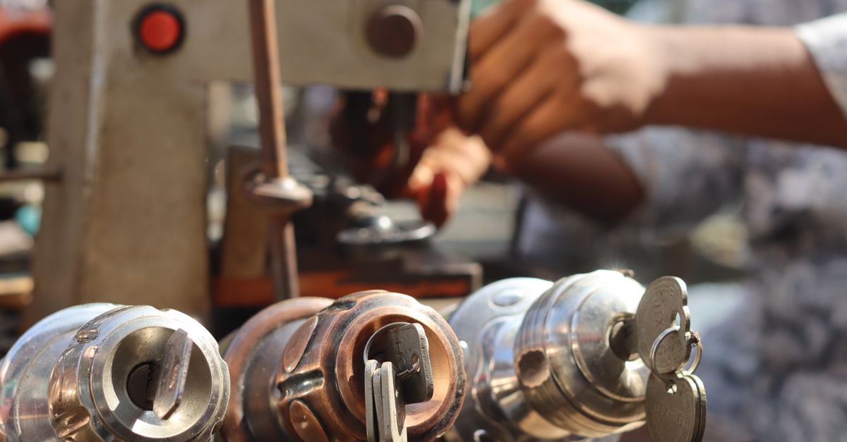 locksmith service technician — Newark NJ Locksmith